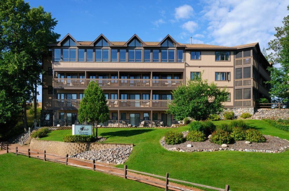 The Pointe Hotel And Suites Minocqua Exterior photo